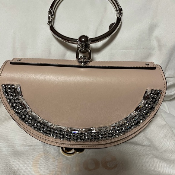 Chloe silver minaudière leather bracelet bag. - Picture 4 of 9